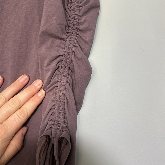 Lululemon tank top size 4 - Picture 6 of 8